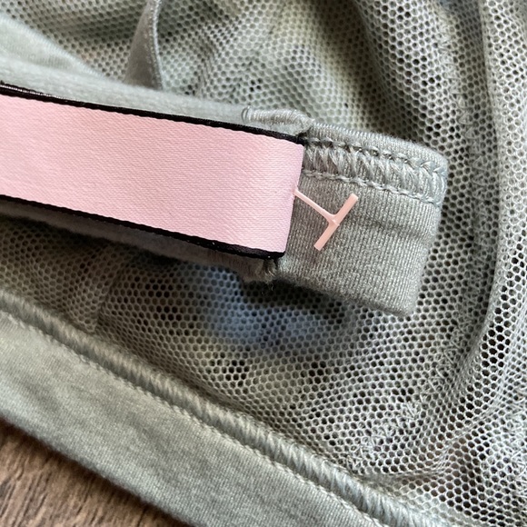 Victoria’s Secret Lace Plunge Unlined Demi Bralette - Picture 9 of 9